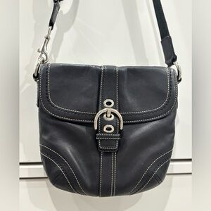 Vintage Coach Soho buckle flap
Can be worn shoulder/crossbody.